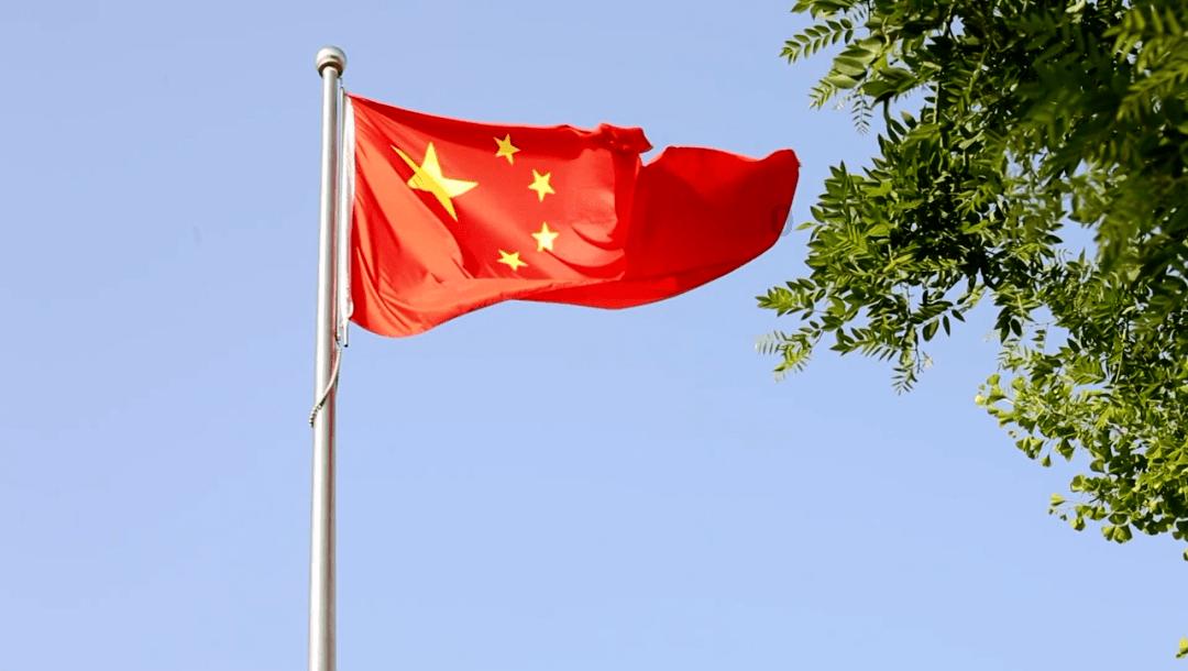 哥哥21岁了，工作了，父母买新手机给他用新，我父母用他旧手机，为什么游戏画面